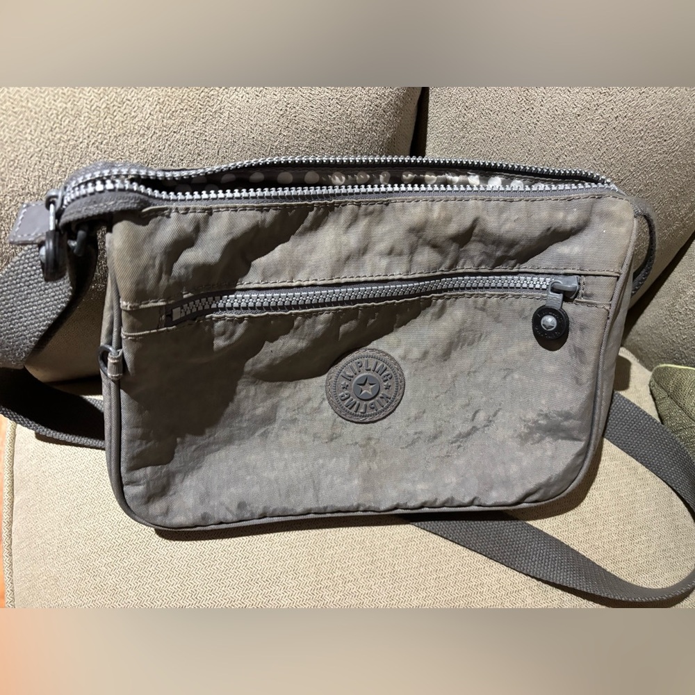 Kipling Gray Crossbody Bag, Exterior zip pocket,